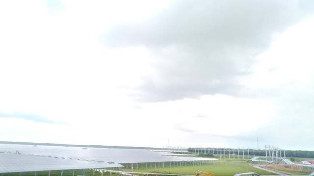 Quang cảnh nhà máy Điện Mặt trời Dầu Tiếng. Quang cảnh nhà máy Điện Mặt trời Dầu Tiếng.