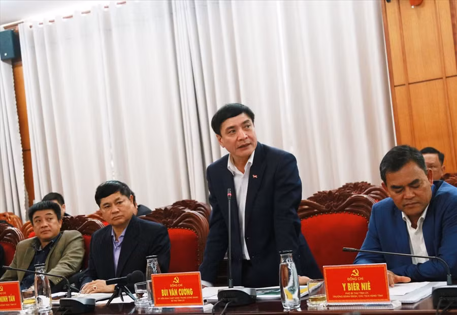 Uỷ viên Trung ương Đảng, Bí thư Tỉnh uỷ Đắk Lắk Bùi Văn Cường phát biểu. Ảnh: Bảo Trung