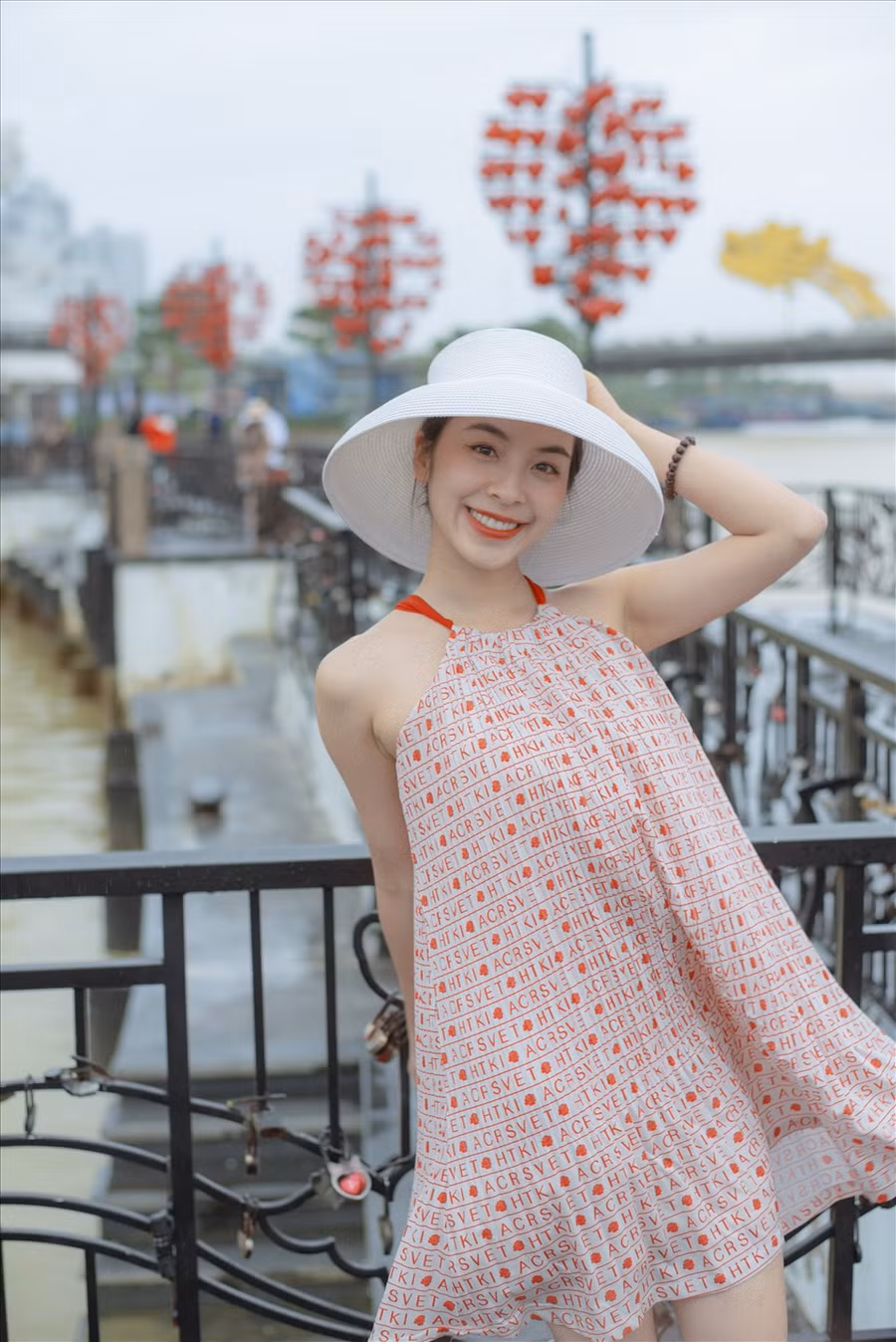 Nữ diễn viên sinh năm 1997 sở hữu nụ cười rạng rỡ cùng khả năng diễn xuất ấn tượng. Ảnh: NSCC.