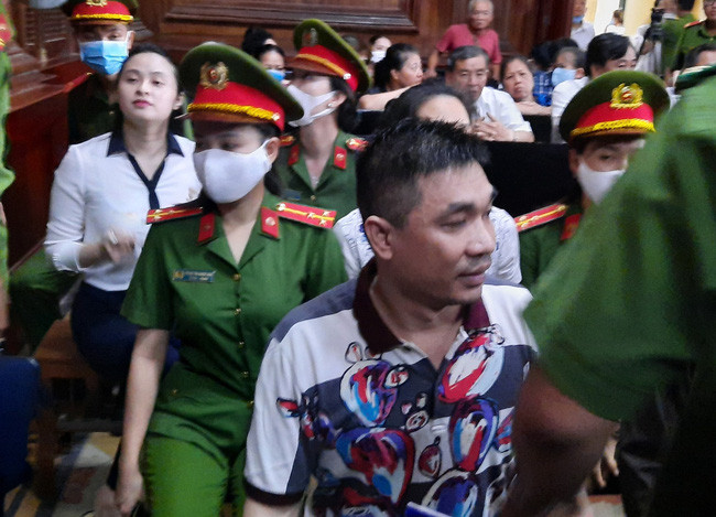 Bị cáo Văn Kính Dương trong phiên xét xử sơ thẩm. Ảnh: Quang Phương Bị cáo Văn Kính Dương trong phiên xét xử sơ thẩm. Ảnh: Quang Phương