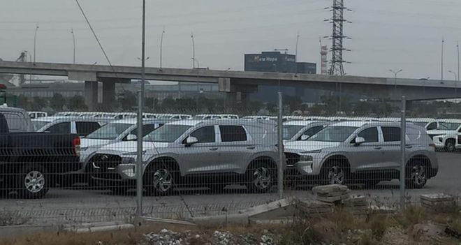 Lô xe Hyundai SantaFe 2021 phiên bản chở tiền xuất hiện tại Việt Nam Lô xe Hyundai SantaFe 2021 phiên bản chở tiền xuất hiện tại Việt Nam