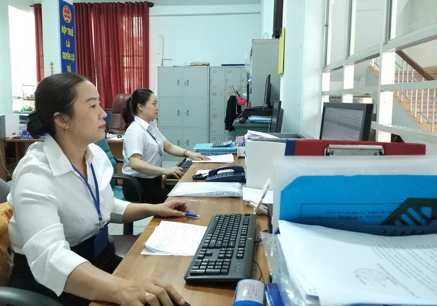 Chi cục Thuế TP. Pleiku đã chủ động có giải pháp khai thác các nguồn thu, đảm bảo thực hiện dự toán được giao năm nay. Ảnh: Sơn Ca