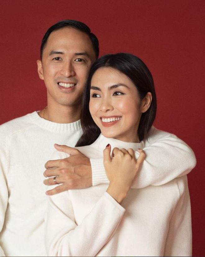 Ngoài ra, chuyện tình yêu bền chặt của Tăng Thanh Hà và doanh nhân Louis Nguyễn khiến công chúng ngưỡng mộ. Cả hai luôn tay trong tay mỗi khi xuất hiện tại các sự kiện và thường xuyên đăng tải những khoảng khắc tình cảm lên Instagram ẢNH: NVCC