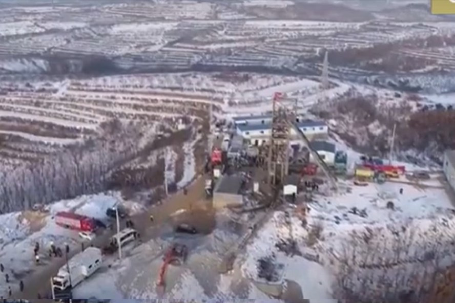 Cứu hộ ở mỏ vàng Trung Quốc. Ảnh: Xinhua/CGTN