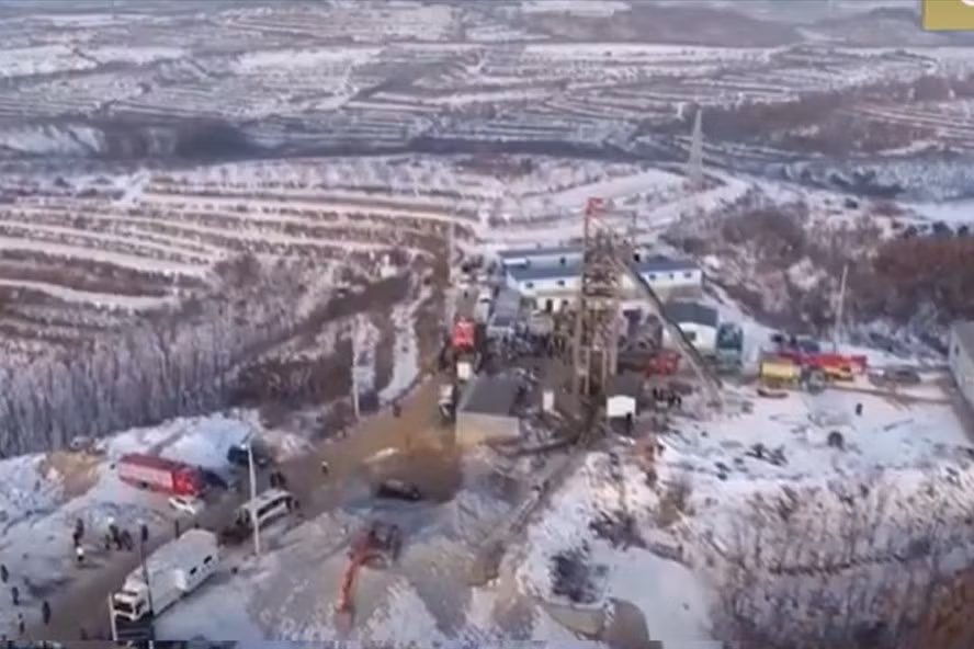 Cứu hộ ở mỏ vàng Trung Quốc. Ảnh: Xinhua/CGTN