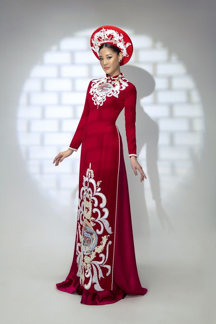 Ở Khánh Vân dù khá nữ tính song vẫn toát lên đâu đó sự mạnh mẽ, cuốn hút và độc lập, điều đó vô tình lại đúng với những gì cô đang hướng đến.