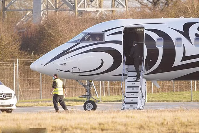  Chiếc máy bay Bombardier Learjet đậu tại sân bay Stansted ở London - Ảnh chụp màn hình Daily Mail