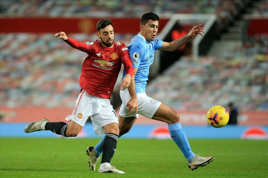 Man United có buông các mặt trận phụ để tập trung vào Premier League và Europa League? Ảnh: AFP