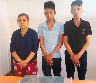 "Bà trùm" Tôn Nữ Thị Huyền cùng đồng bọn tại cơ quan công an (Ảnh công an cung cấp)