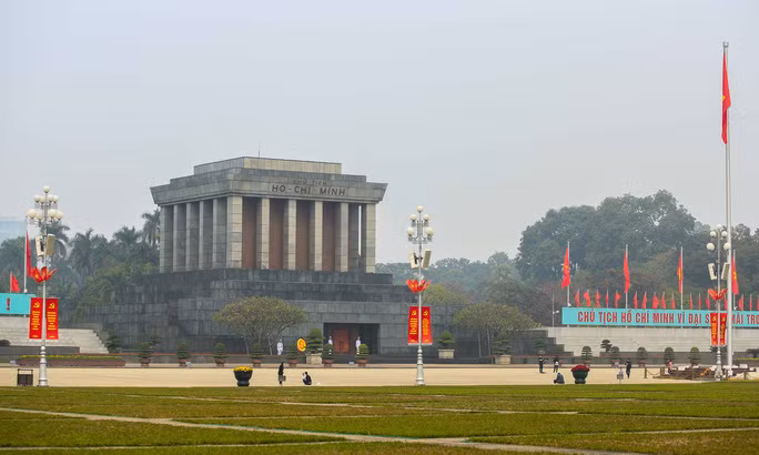  Băng rôn tuyên truyền Đại hội Đảng XIII tại Lăng Chủ tịch Hồ Chí Minh