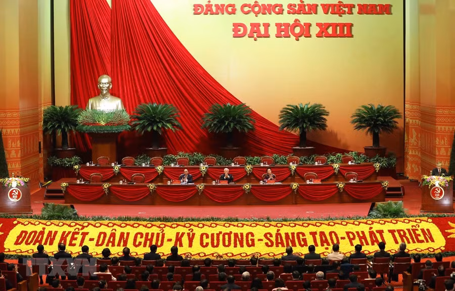 Đoàn Chủ tịch phiên họp trù bị Đại hội XIII của Đảng. (Ảnh: TTXVN)