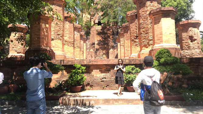 Lượng khách đến các điểm du lịch ở TP Nha Trang (tỉnh Khánh Hòa) ít khi thưa vắng như thế này trong dịp lễ, Tết