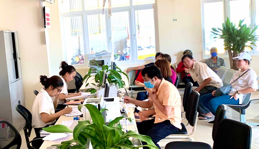 Bộ phận một cửa huyện Chư Prông nỗ lực cải cách hành chính, tạo điều kiện cho doanh nghiệp và hộ kinh doanh hoạt động. Ảnh: Hà Duy Bộ phận một cửa huyện Chư Prông nỗ lực cải cách hành chính, tạo điều kiện cho doanh nghiệp và hộ kinh doanh hoạt động