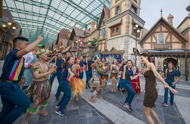 Giới trẻ trong một khu vui chơi giải trí ở Phú Quốc. (Ảnh: CTV/Vietnam+)