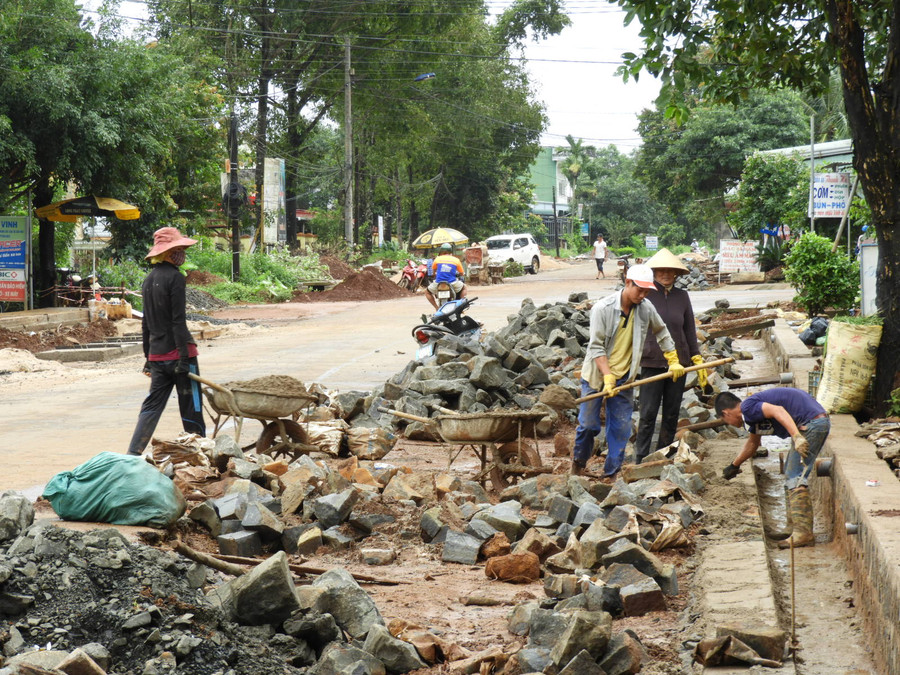Xây dựng hạ tầng giao thông tại huyện Ia Grai. Ảnh: Thanh Nhật
