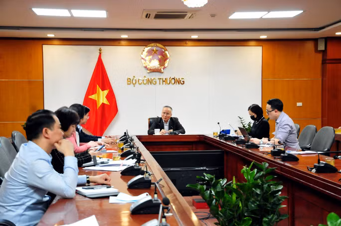 Thứ trưởng Bộ Công Thương Trần Quốc Khánh chủ trì cuộc họp khẩn về tình hình ứng phó với dịch Covid-19