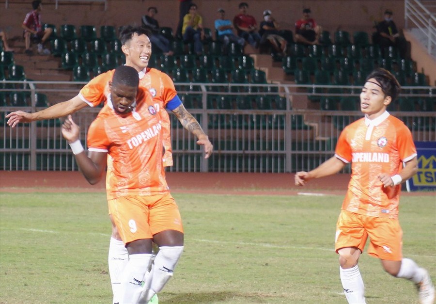 Ahn Byung-keon, Rimario và Lê Tiến Anh hứa hẹn sẽ chơi tốt tại V.League 2021 dưới sự dẫn dắt của huấn luyện viên Đức Thắng. Ảnh: Nguyễn Đăng.