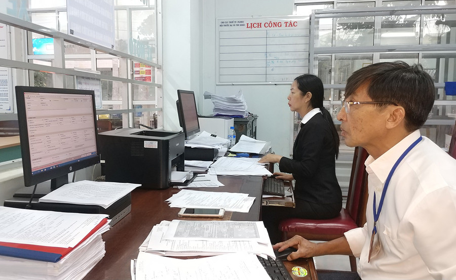 Thông qua phương thức nộp lệ phí trước bạ điện tử, cơ quan Thuế gia tăng hiệu quả quản lý các nguồn thu ngân sách Nhà nước. Ảnh: Sơn Ca Thông qua phương thức nộp lệ phí trước bạ điện tử, cơ quan Thuế gia tăng hiệu quả quản lý các nguồn thu ngân sách Nhà nước..jpg