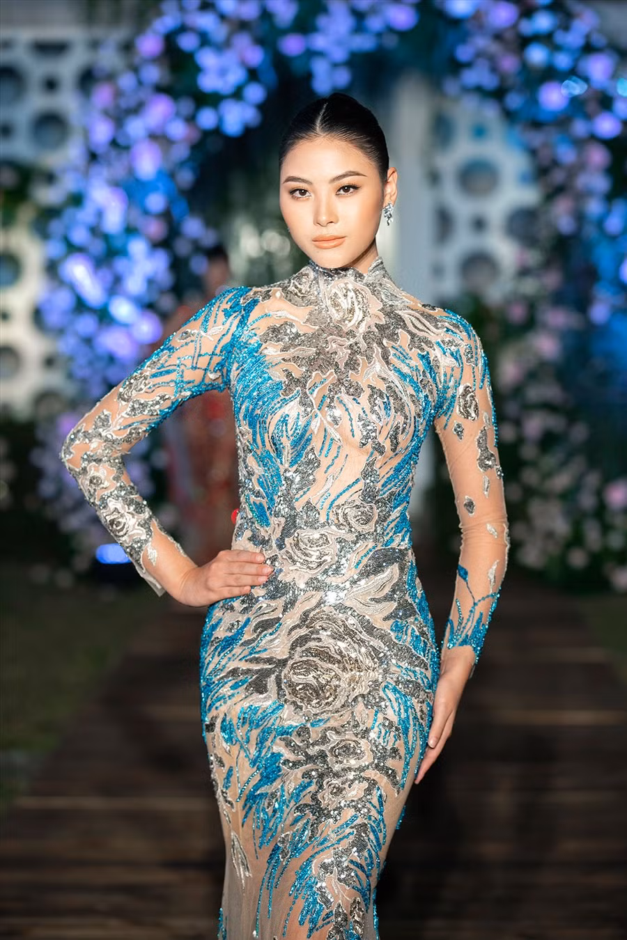 Ấn tượng nhất là những thiết kế xuyên thấu, khoe vóc dáng. Ảnh: NSCC.