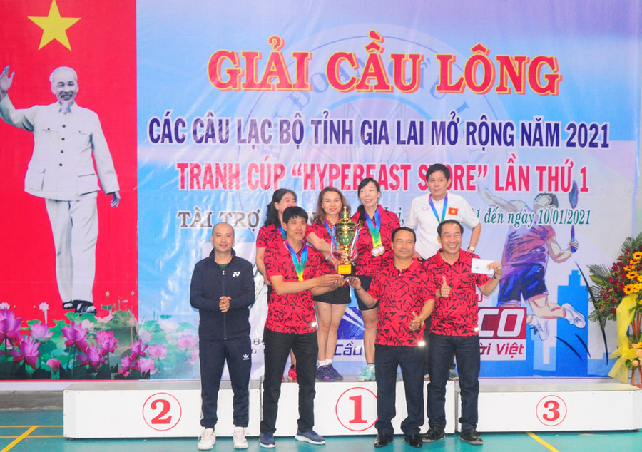 CLB Chuyên Hùng Vương giành giải nhất toàn đoàn. Ảnh: Thiên Di