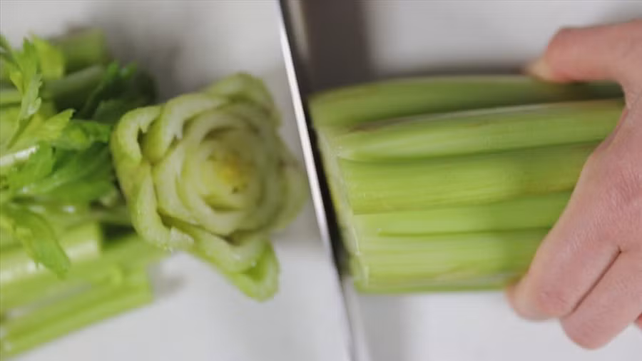 Cần tây là thực phẩm thường được sử dụng trong bữa ăn hàng ngày. Ảnh AFP