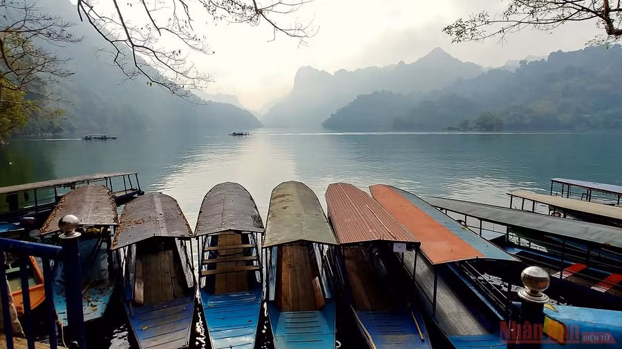 Là “trái tim xanh” của của Vườn quốc gia Ba Bể, hồ Ba Bể được hình thành từ cuộc kiến tạo lục địa Đông-Nam Á cách đây hơn 200 triệu năm, mang nhiều giá trị địa chất, địa mạo độc đáo.