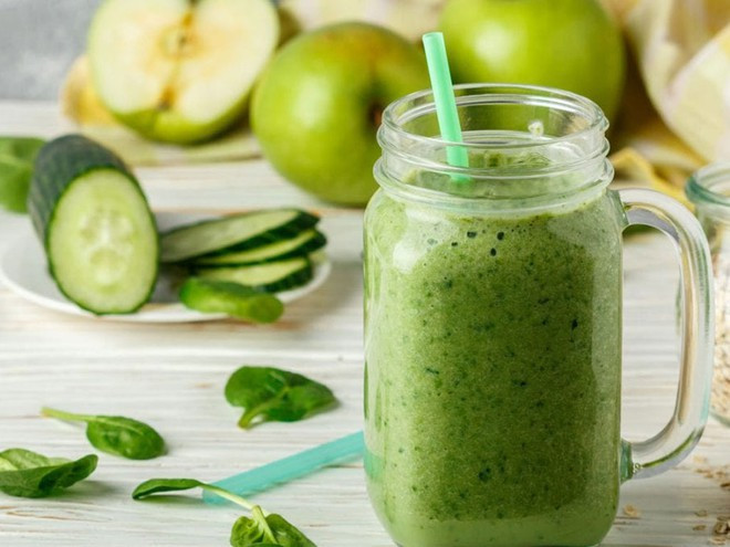 Dưa chuột và nước ép dưa chuột ẢNH: SHUTTERSTOCK Dưa chuột và nước ép dưa chuột ẢNH: SHUTTERSTOCK