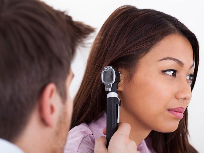 Việc thiếu vitamin B12 làm cho sự liên lạc giữa các dây thần kinh bị kém đi, một cơ chế suy giảm có thể dẫn đến ù tai. ẢNH MINH HỌA: SHUTTERSTOCK