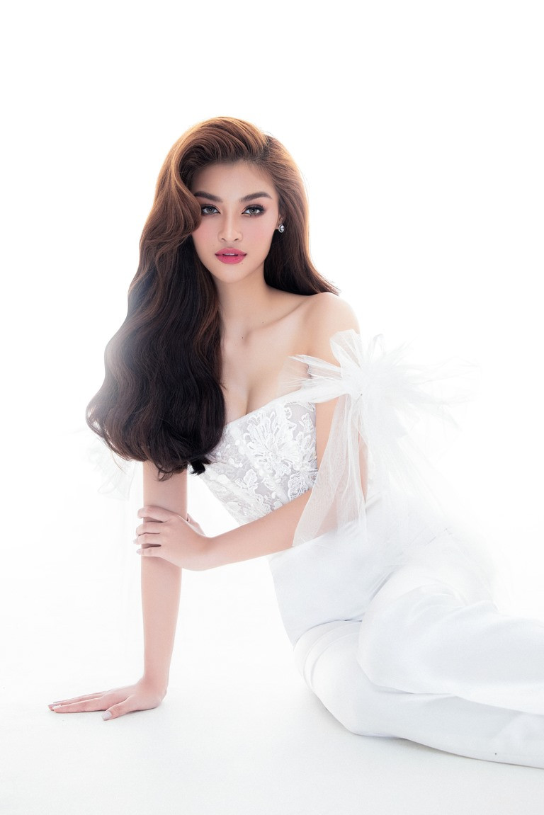 Á Hậu Kiều Loan sau hơn một năm đăng quang đã có những thành công ngoài mong đợi. Trước đó, cô đã gây ấn tượng với nhiều phong cách khác nhau để thay đổi bản thân, từ nữ tính, cá tính hay một mỹ nhân gợi cảm. Ảnh: AT.