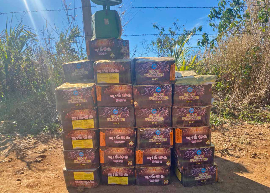 Tổng cộng số pháo bị lực lượng chức năng thu giữ là 82,8 kg. Ảnh: Vũ Thảo