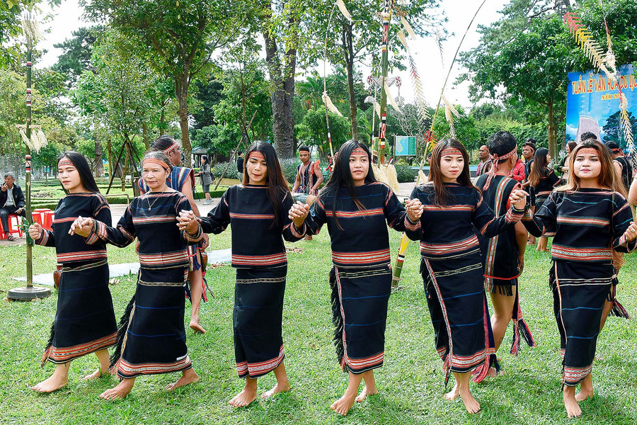 Đội nghệ nhân múa xoang phường Đống Đa biểu diễn tại Tuần lễ Văn hóa-Du lịch TP. Pleiku năm 2020. Ảnh: Đức Thụy Đội nghệ nhân múa xoang phường Đống Đa biểu diễn tại Tuần lễ Văn hóa-Du lịch TP. Pleiku năm 2020. Ảnh: Đức Thụy