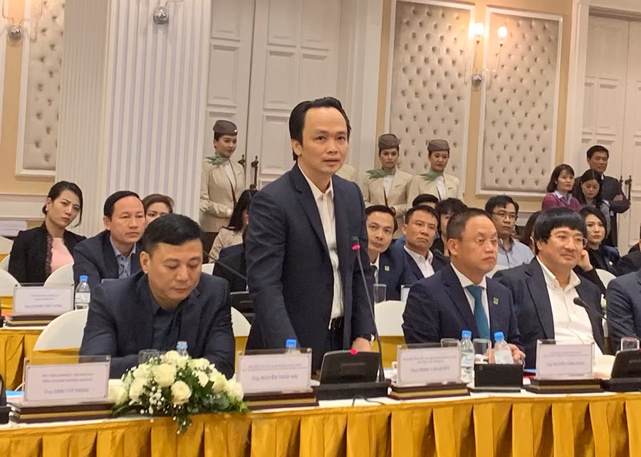  Ông Trịnh Văn Quyết-Chủ tịch Hội đồng Quản trị Công ty cổ phần Tập đoàn FLC cam kết sẽ sớm triển khai và hoàn thành các dự án đầu tư hạ tầng trên địa bàn tỉnh. Ảnh: Hà Duy