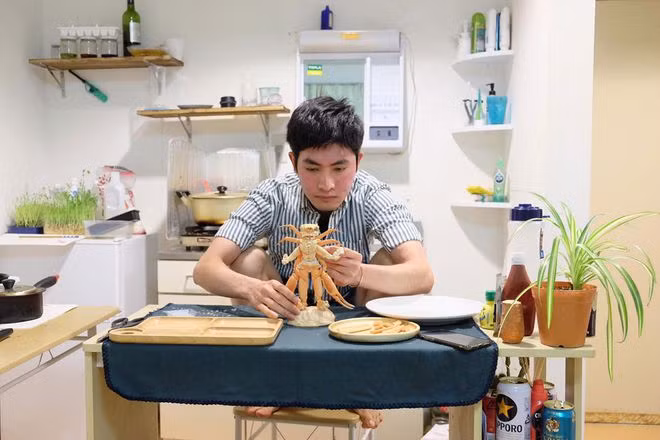 Anh Nhân trong quá trình trang trí