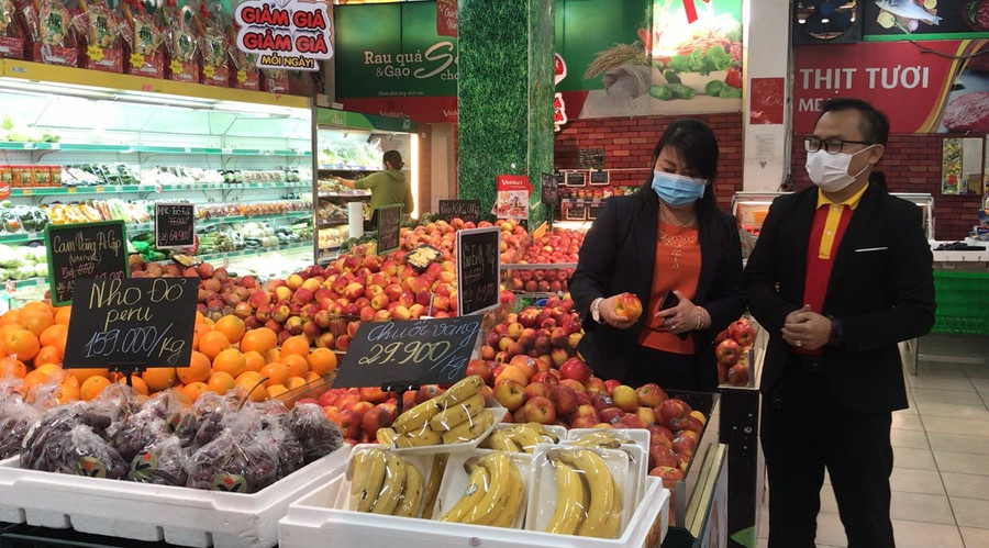 Hàng hoá tại siêu thị Vinmart Pleiku đã nhập kho dự trữ để phục vụ người dân mua sắm Tết