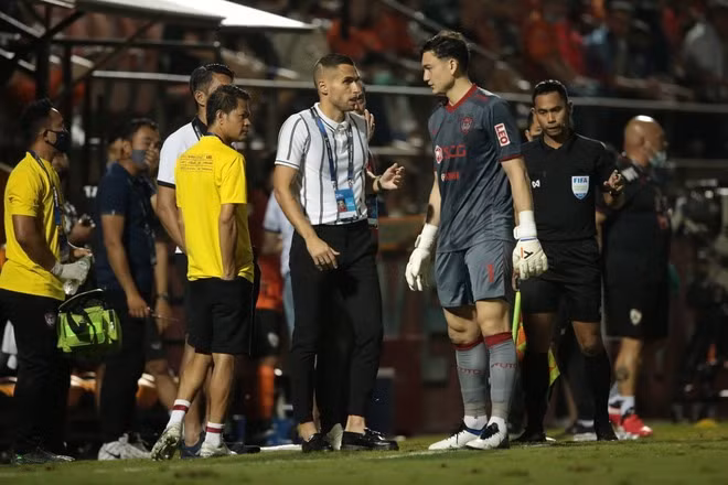 Muangthong United có thể phị phạt nặng sau lùm xùm liên quan đến vấn đề tài chính với Đặng Văn Lâm. Ảnh: Muangthong United