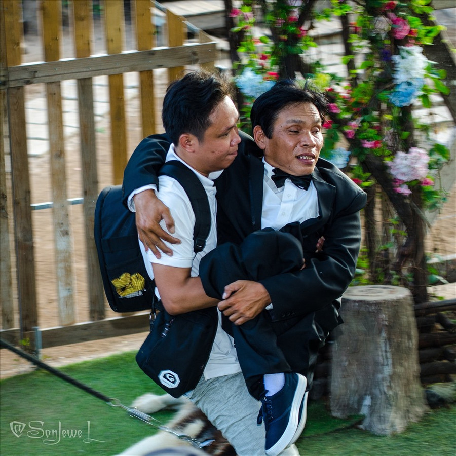 Một buổi chụp ảnh cưới của Nhóm Chụp ảnh cưới thiện tâm Charity. Ảnh: NVCC Một buổi chụp ảnh cưới của Nhóm Chụp ảnh cưới thiện tâm Charity. Ảnh: NVCC