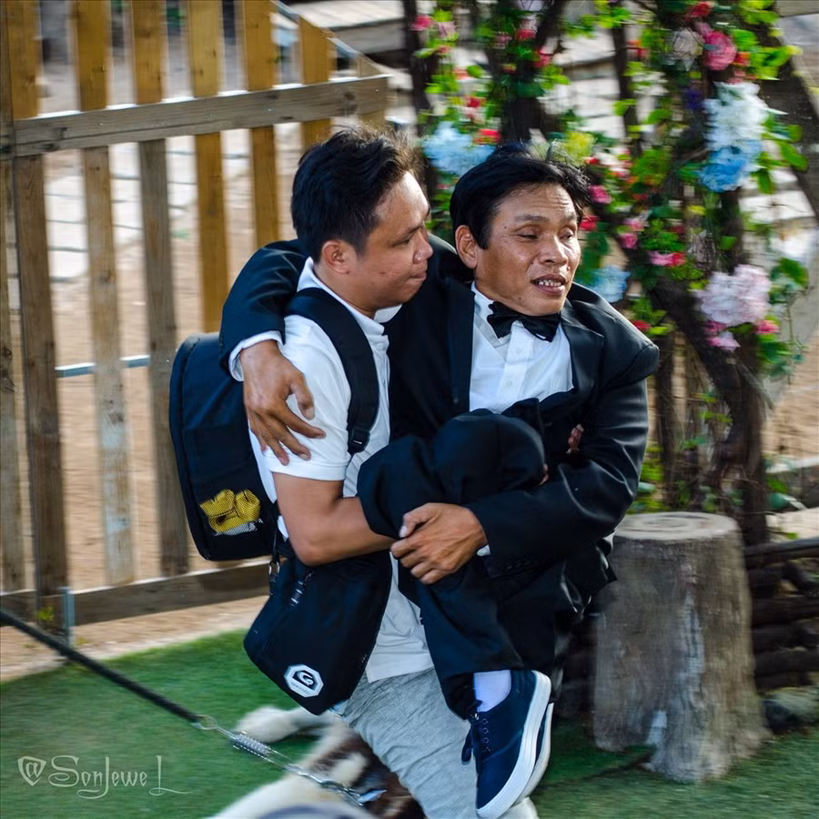 Một buổi chụp ảnh cưới của Nhóm Chụp ảnh cưới thiện tâm Charity. Ảnh: NVCC Một buổi chụp ảnh cưới của Nhóm Chụp ảnh cưới thiện tâm Charity. Ảnh: NVCC