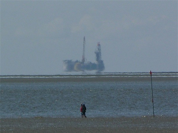 Khúc xạ ánh sáng là lời giải thích cho hiện tượng ảo ảnh thành phố trên biển