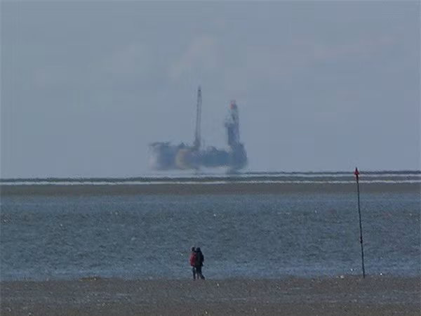 Khúc xạ ánh sáng là lời giải thích cho hiện tượng ảo ảnh thành phố trên biển