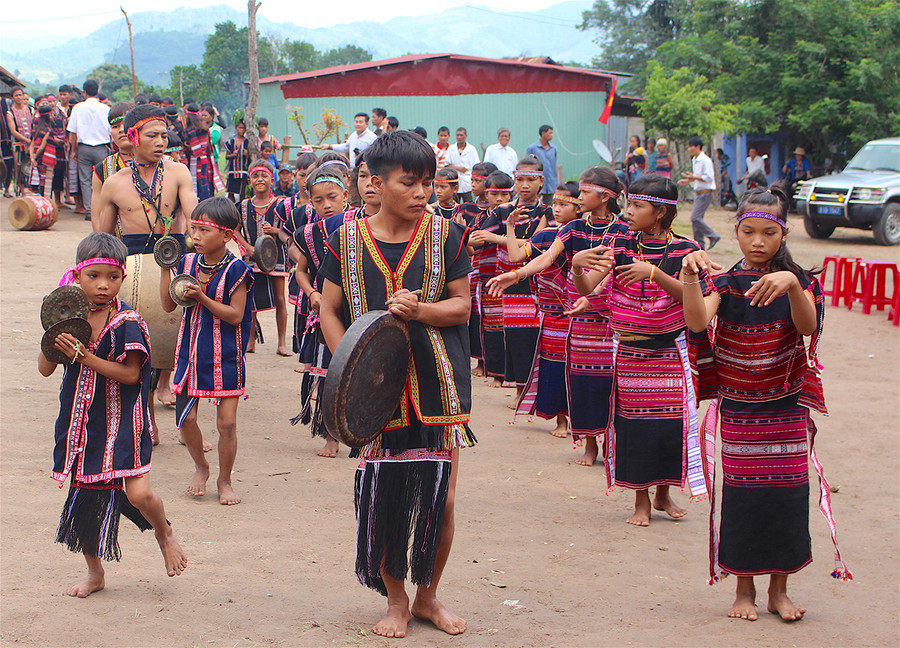 Đời sống vật chất và tinh thần đồng bào các dân tộc thiểu số không ngừng được cải thiện nhờ những chính sách kịp thời của Đảng và Nhà nước. Ảnh: Mộc Trà Đời sống vật chất và tinh thần đồng bào các dân tộc thiểu số không ngừng được cải thiện nhờ những chính sách dân tộc kịp thời của Đảng và Nhà nước. Ảnh Mộc Trà