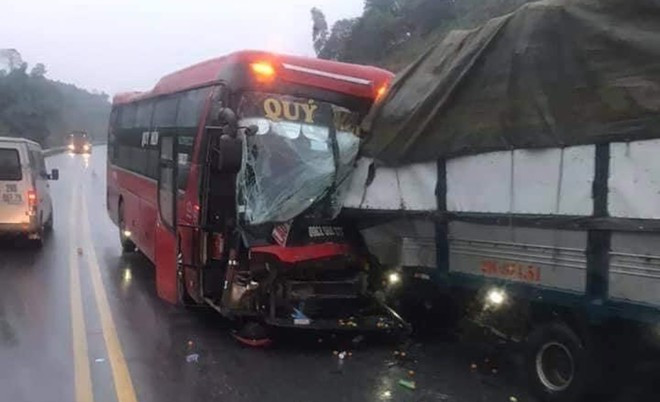  Hai phương tiện hư hỏng nặng tại hiện trường - Ảnh CTV