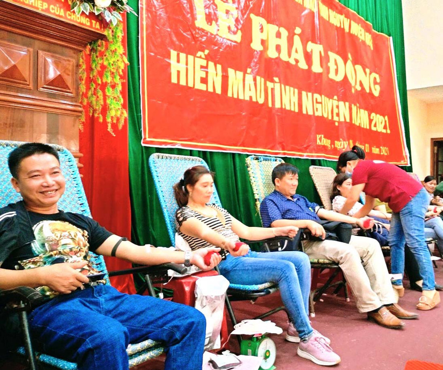 Ngày hội hiến máu tại Kbang đã thu hút 350 cán bộ, đoàn viên thanh niên trên địa bàn huyện . Ảnh An Phát