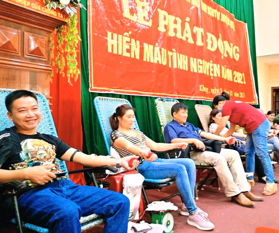Ngày hội hiến máu tại Kbang đã thu hút 350 cán bộ, đoàn viên thanh niên trên địa bàn huyện . Ảnh An Phát
