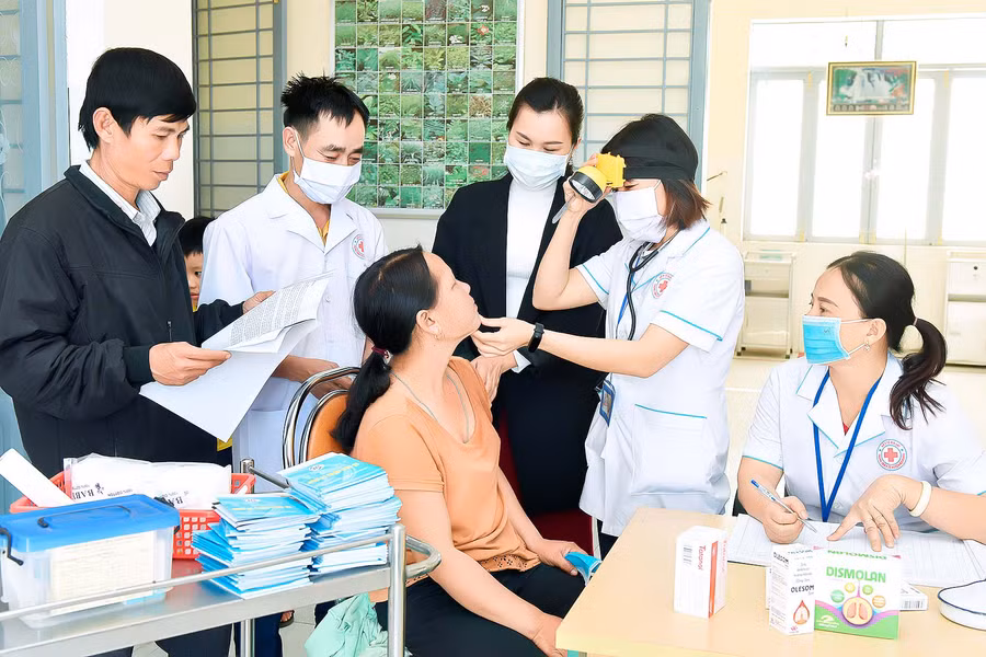 Trạm y tế xã được đầu tư khang trang đáp ứng nhu cầu chăm sóc sức khỏe cho người dân.