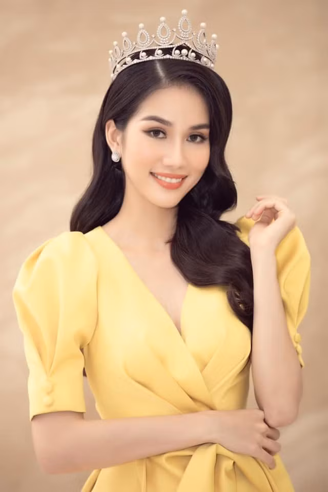 Sở hữu chiều cao khủng 1m77 cùng số đo ba vòng ấn tượng, người đẹp chinh phục mọi thiết kế.