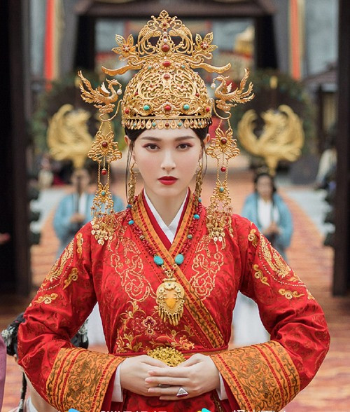 Nhan sắc của Đường Yên trong tạo hình cổ trang luôn nhận được sự tán thưởng của các khán giả. Từng đóng qua nhiều bộ phim khác nhau nhưng Đường Yên thực sự nổi tiếng vào năm 2009 nhờ vào bộ phim 