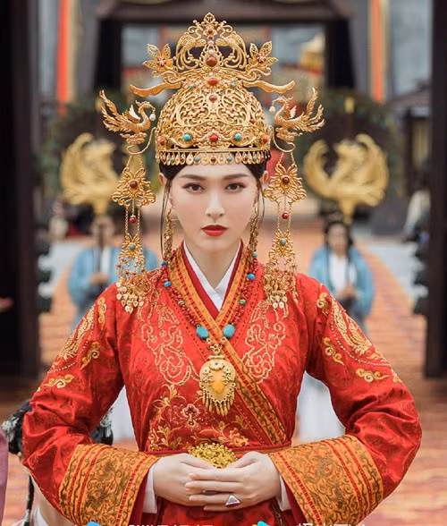 Nhan sắc của Đường Yên trong tạo hình cổ trang luôn nhận được sự tán thưởng của các khán giả. Từng đóng qua nhiều bộ phim khác nhau nhưng Đường Yên thực sự nổi tiếng vào năm 2009 nhờ vào bộ phim 