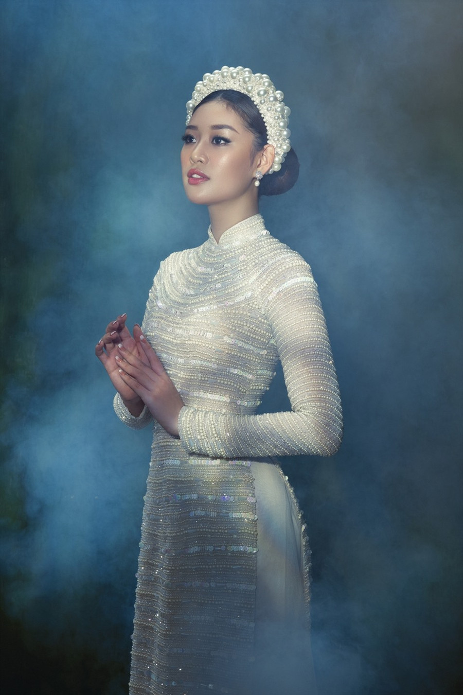 Nói về chuyện tình cảm, kết hôn, Khánh Vân khẳng định cô đang độc thân và nói thêm: “Còn tình cảm, tôi nghĩ đó là duyên số, duyên đến thì tôi sẽ đón nhận. Hiện tại, tôi muốn tập trung cho công việc, các dự án cộng đồng nhiều hơn“. Ảnh: NSCC.