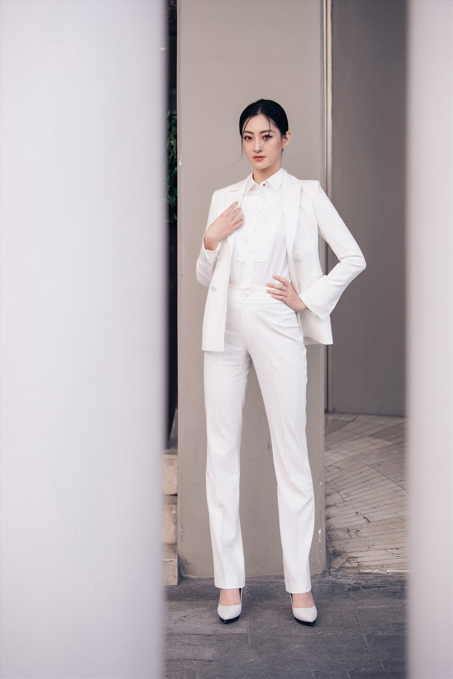 Đây cũng là dịp hiếm hoi mà cô chia sẻ về khát khao lúc bé của mình đó chính là trở thành người mẫu của show thời trang Victoria's Secret. Mặc dù không thể chạm đến mong ước đó nhưng Lương Thuỳ Linh cho rằng cô đã luôn cố gắng khắc phục thiếu sót để trở thành phiên bản tốt nhất. Ảnh: NVCC. Đây cũng là dịp hiếm hoi mà cô chia sẻ về khát khao lúc bé của mình đó chính là trở thành người mẫu của show thời trang Victoria's Secret. Mặc dù không thể chạm đến mong ước đó nhưng Lương Thuỳ Linh cho rằng cô đã luôn cố gắng khắc phục thiếu sót để trở thành phiên bản tốt nhất. Ảnh: NVCC.