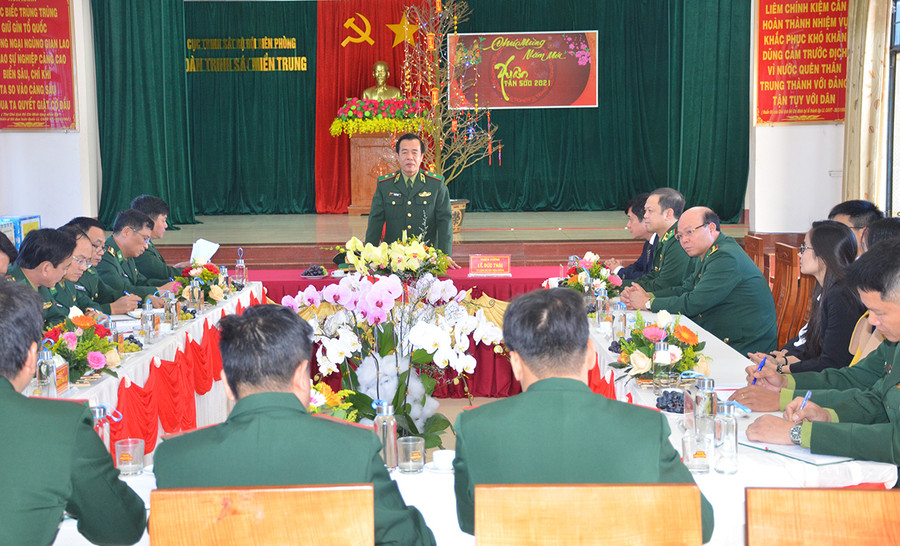 Thiếu tướng Lê Đức Thái phát biểu tại buổi làm việc với Đoàn Trinh sát miền Trung (Cục Trinh sát-Bộ Tư lệnh Bộ đội Biên phòng). Ảnh: Vĩnh Hoàng Thiếu tướng Lê Đức Thái thăm làm việc tại Đoàn Trinh sát miền Trung. Ảnh: Vĩnh Hoàng